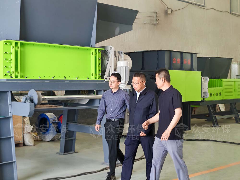 新疆生产建设兵团第十四师副师长、昆玉市副市长殷超率队参观众安环保.jpg 新疆生产建设兵团第十四师副师长、昆玉市副市长殷超率队参观众安环保.jpg