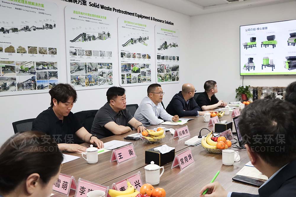 新疆生产建设兵团第十四师副师长、昆玉市副市长殷超率队参观众安环保.jpg 新疆生产建设兵团第十四师副师长、昆玉市副市长殷超率队参观众安环保.jpg