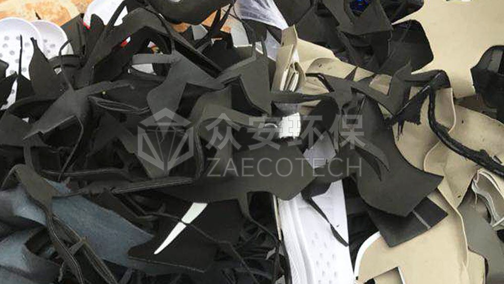 旧衣物缠轴、品质难控？这台旋切撕碎机，让废纺再生纤维更值钱