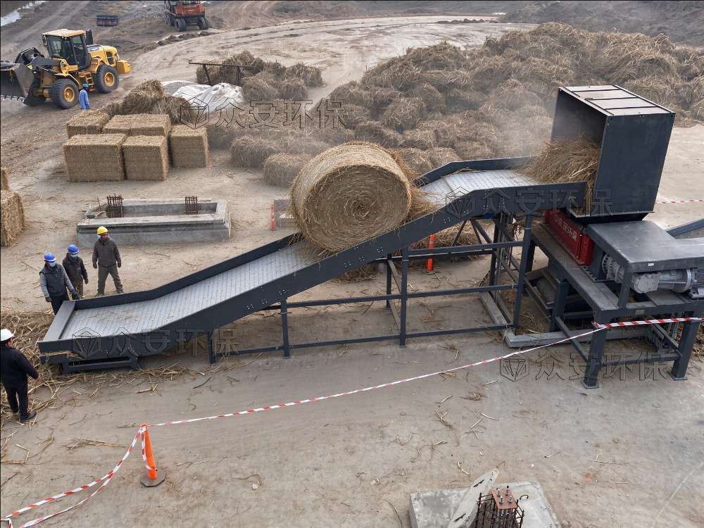众安环保生物质秸秆预处理设备,秸秆捆料破碎机现场作业